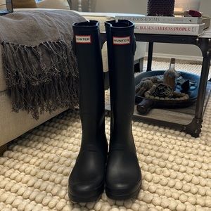 Hunter tall zip back rain boots. Size 9